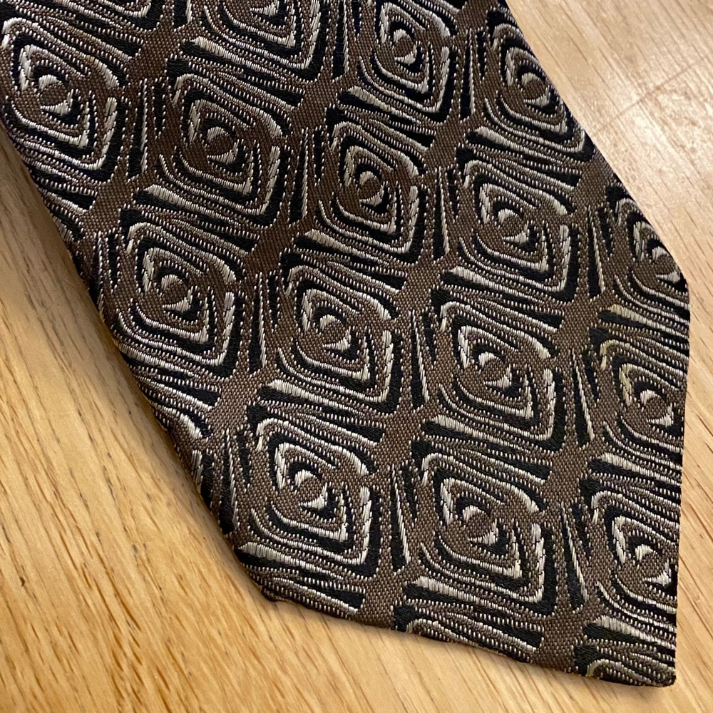 100% silk tie made in Italy. Sold at I.MAGNIN